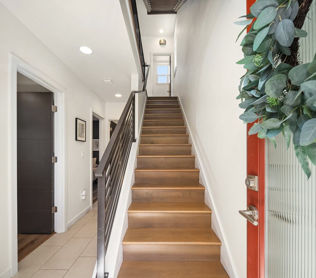 6211 9th Ave Ne #B - Photo 2 of 29