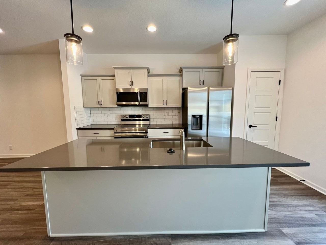 15809 Riley St - Photo 3 of 14