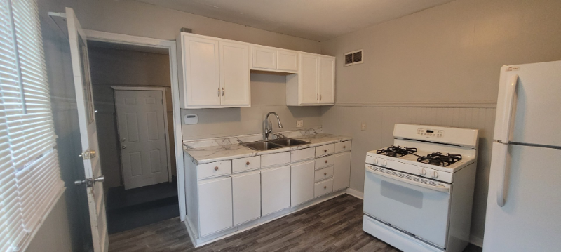 1785 Tecumseh St - Photo 3 of 15