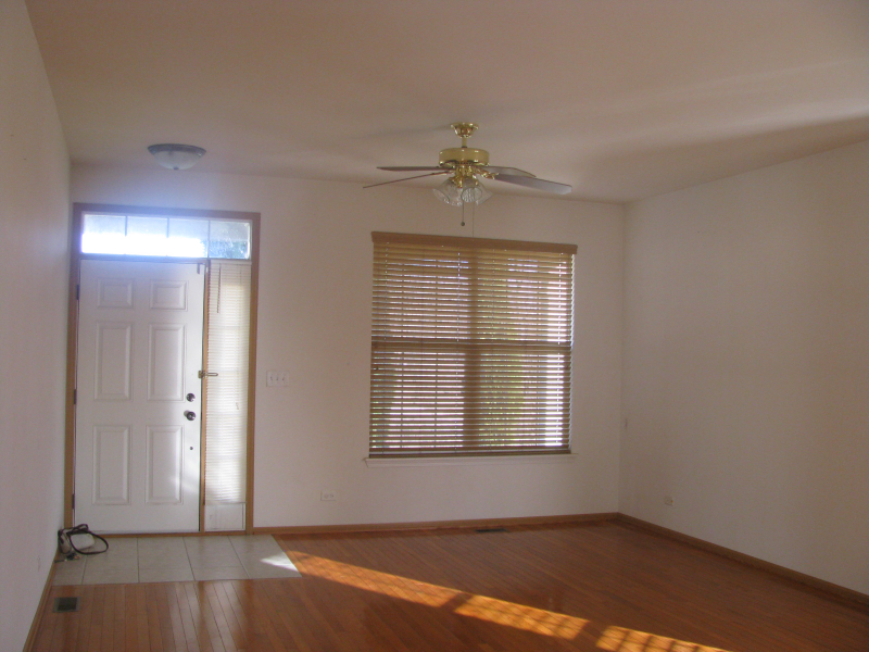 211 W Caldwell Dr - Photo 3 of 20