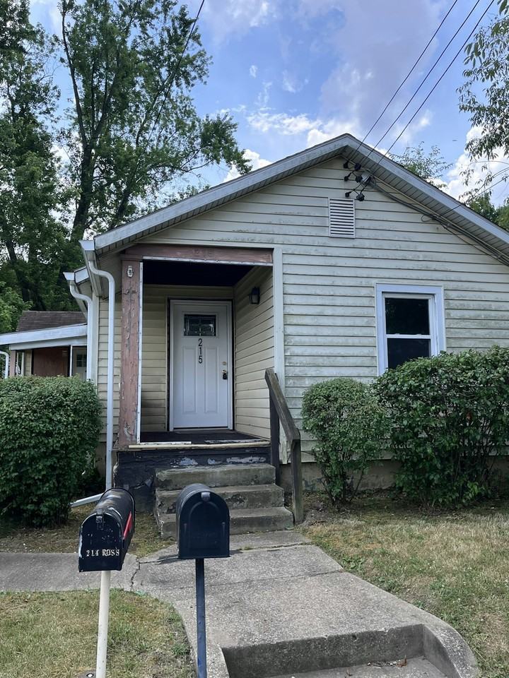 215 Ross Ave - Photo 2 of 32