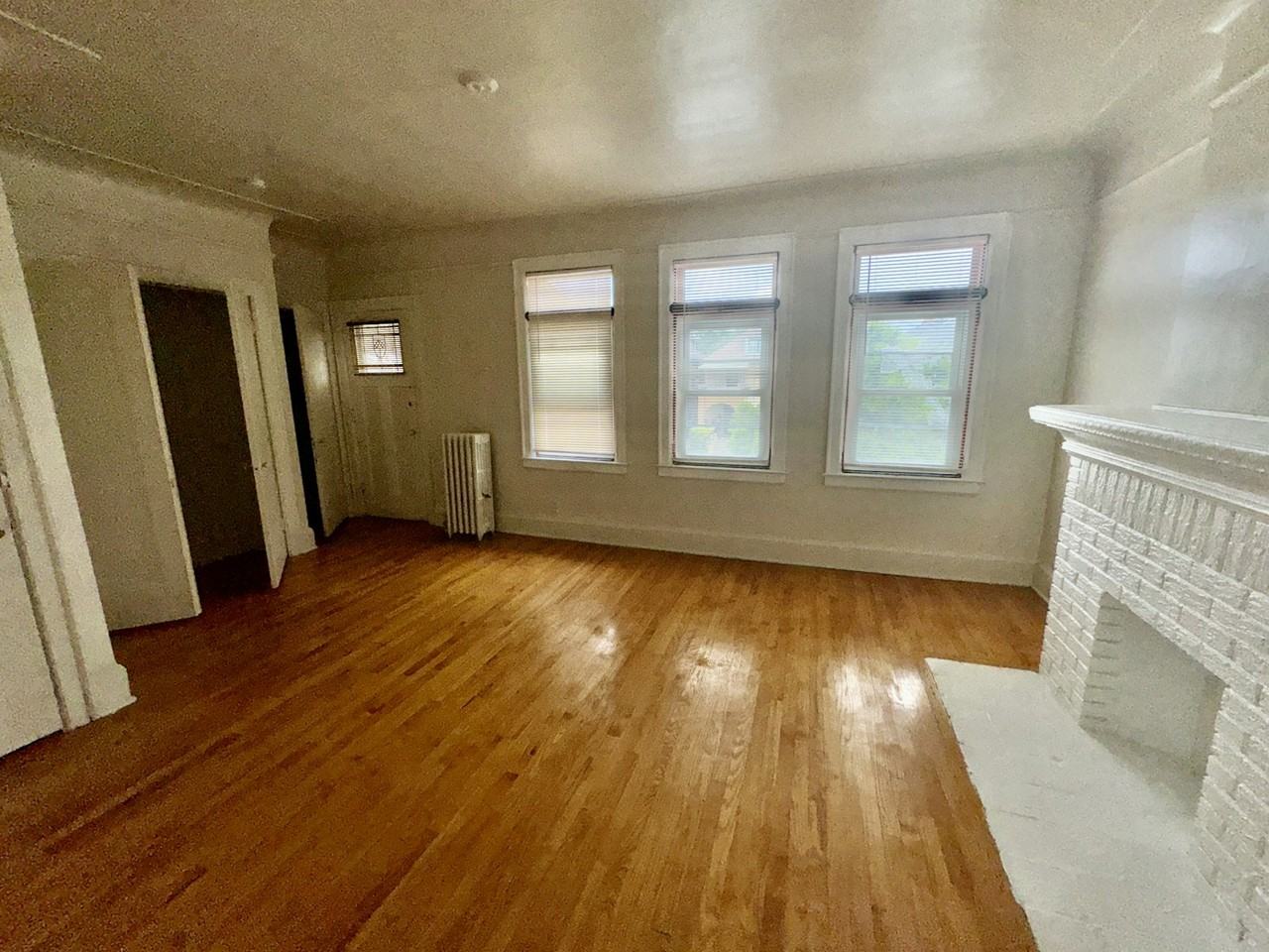 2681 Pasadena Street, Unit 2 upper - Photo 3 of 9