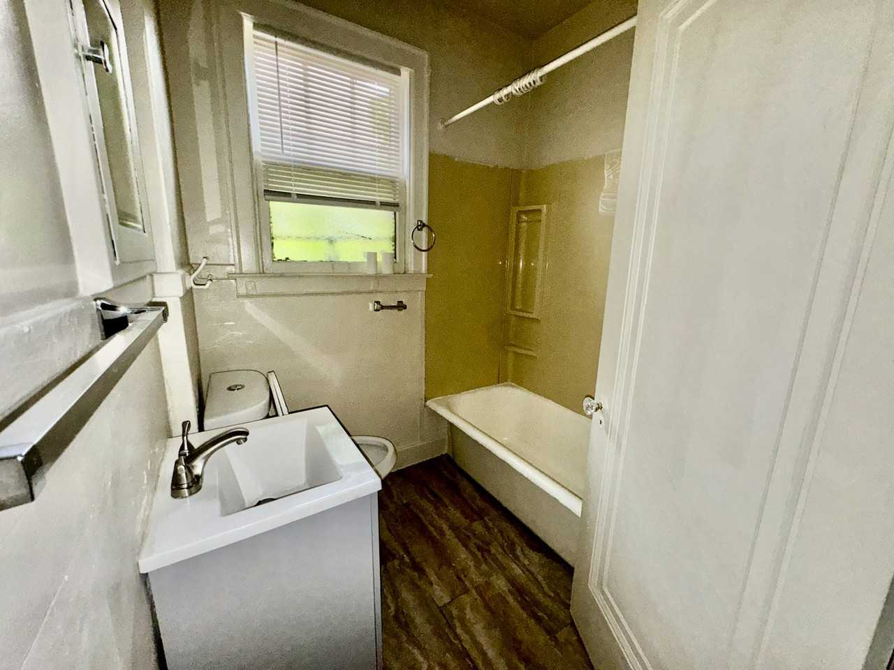 2681 Pasadena Street, Unit 2 upper - Photo 4 of 9