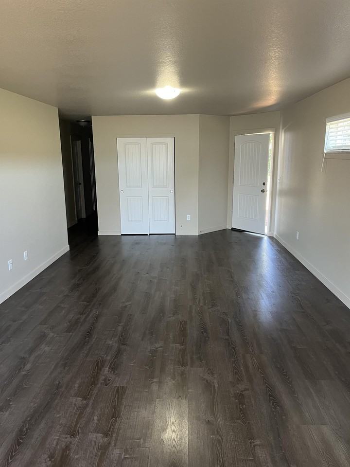 1008 Nw Highlands Loop #1 - Photo 3 of 15