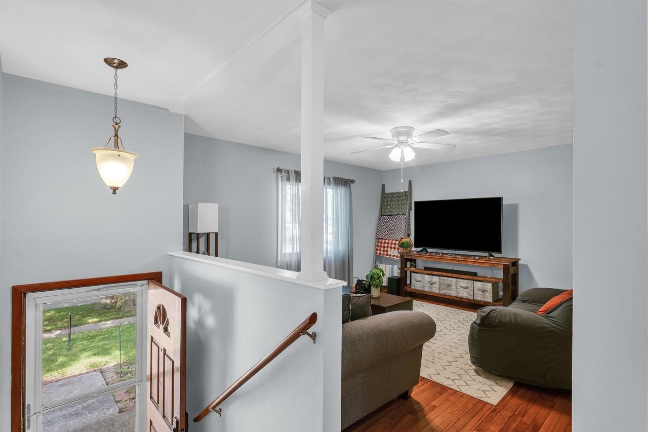 1010 Hollycrest Dr #1 - Photo 3 of 18