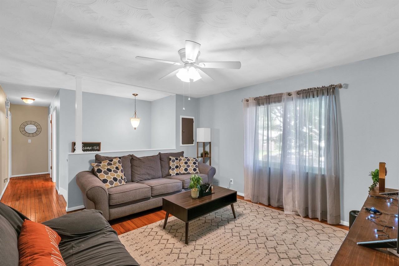 1010 Hollycrest Dr #1 - Photo 4 of 18