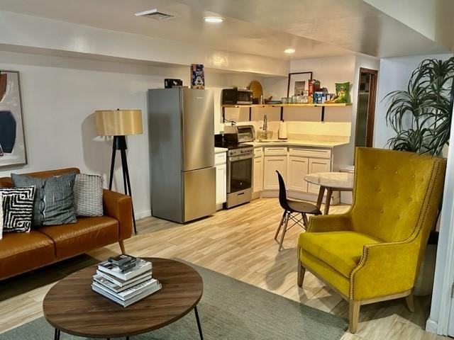 417 Stuyvesant Ave - Photo 3 of 7