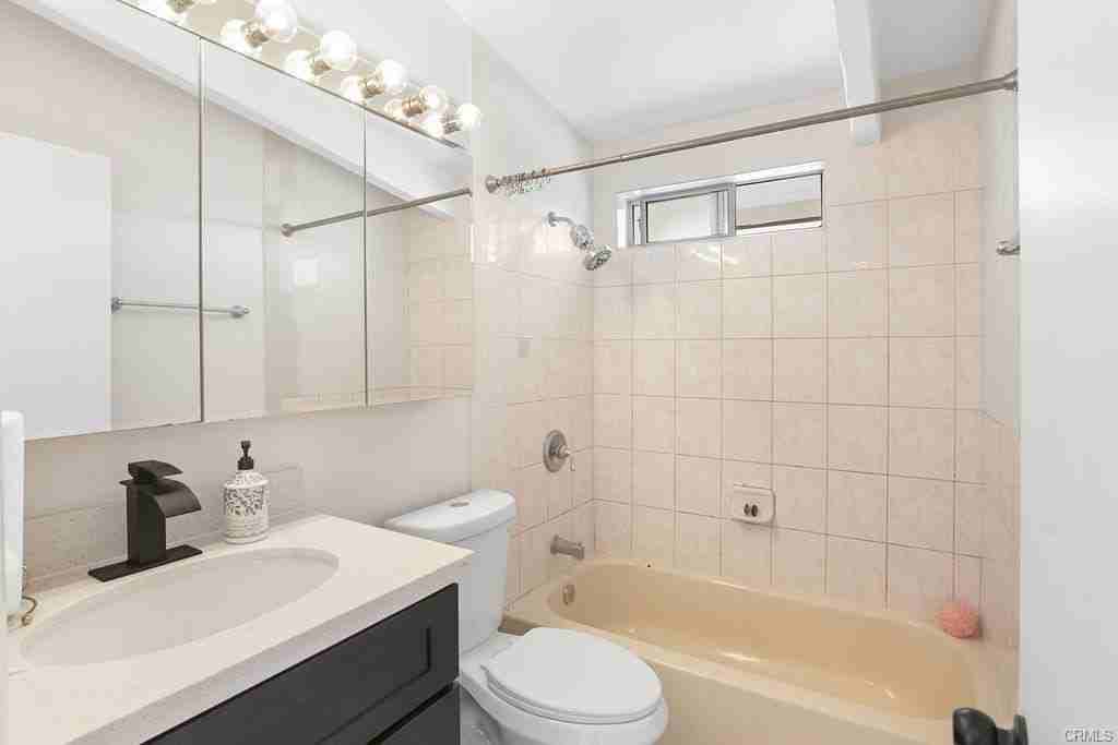 436 Seaward Rd - Photo 2 of 8