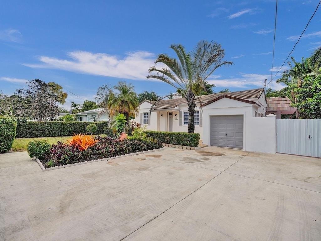 1102 Ne 117th St - Photo 2 of 8