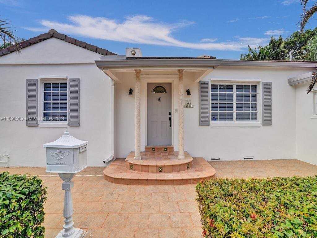 1102 Ne 117th St - Photo 3 of 8