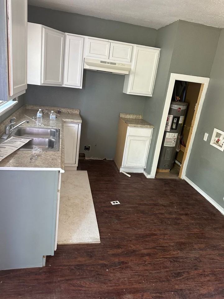 RJ 1716 E Dartmouth Street - Photo 3 of 11