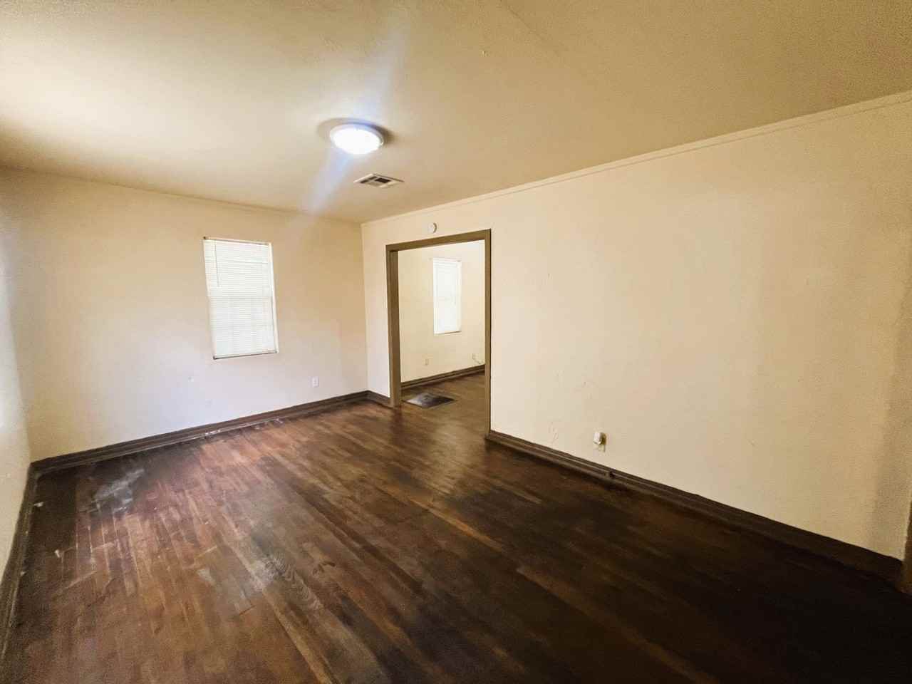 717 Ne 25th St - Photo 2 of 14