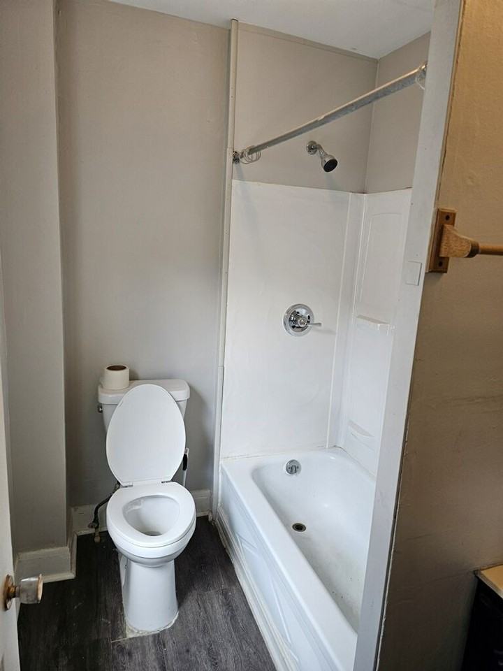 118 S Broadway - Photo 2 of 5