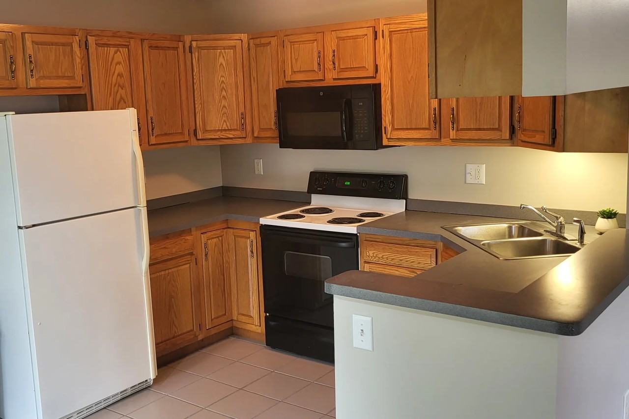 516 Adkins Ct - Photo 3 of 10