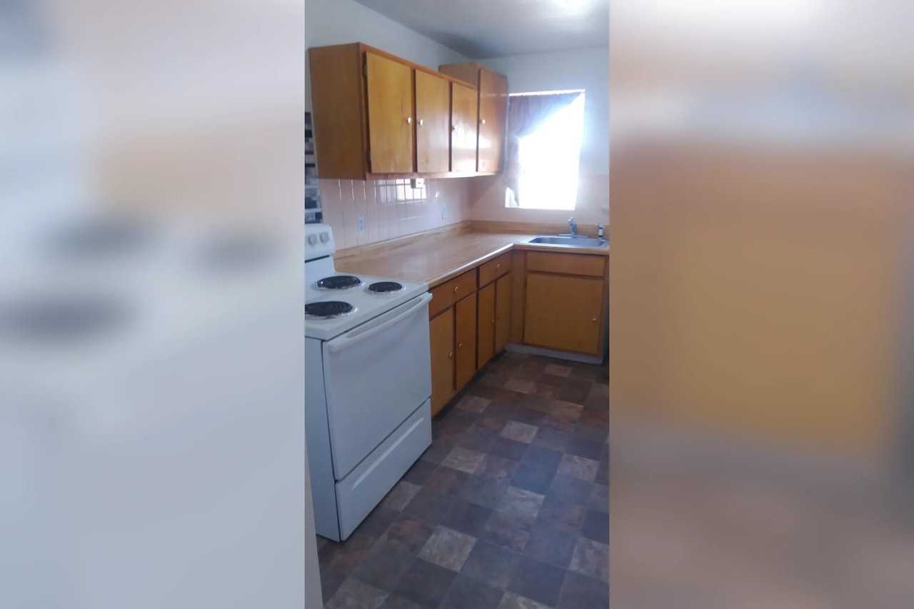 1542 W C St - Photo 2 of 11