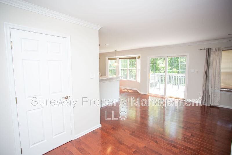 24 Kathryn Ct - Photo 2 of 50