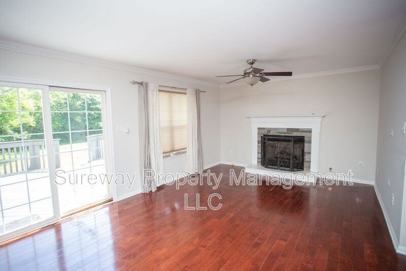 24 Kathryn Ct - Photo 4 of 50