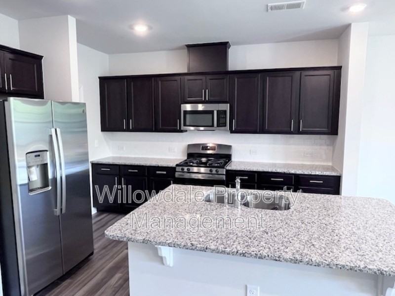 2031 Caen St - Photo 5 of 35