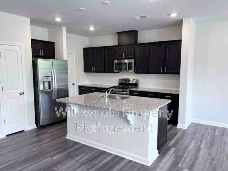 2031 Caen St - Photo 6 of 35