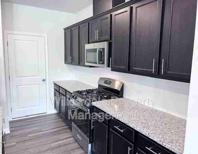 2031 Caen St - Photo 7 of 35