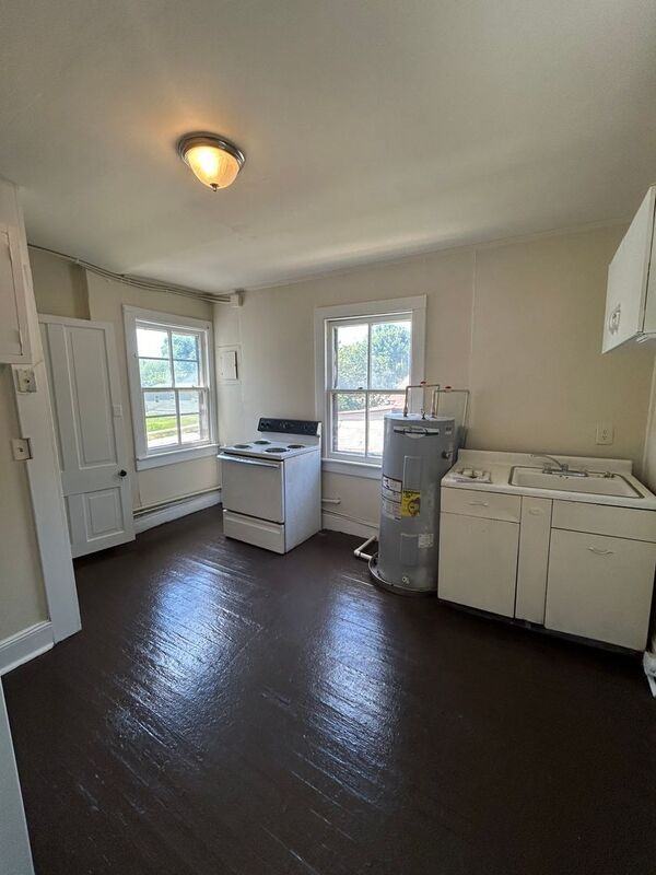 929 Farmer St - Photo 2 of 14