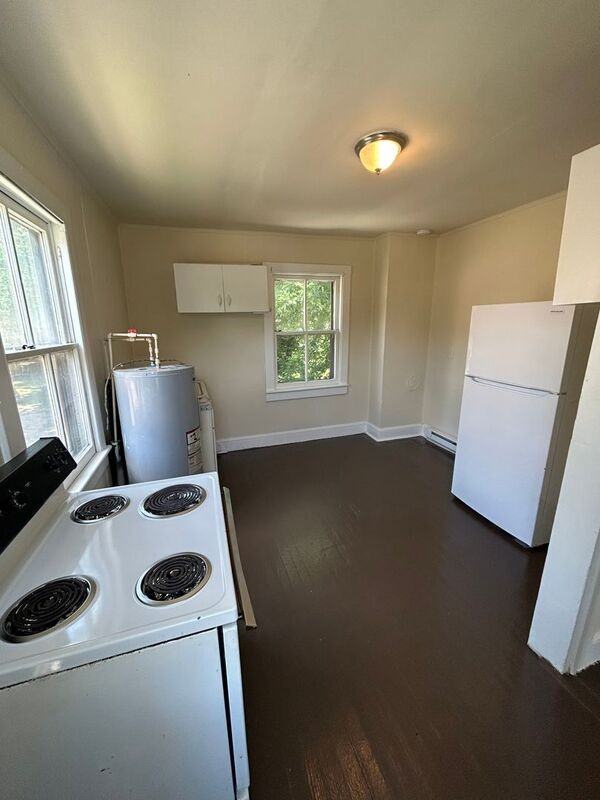 929 Farmer St - Photo 3 of 14