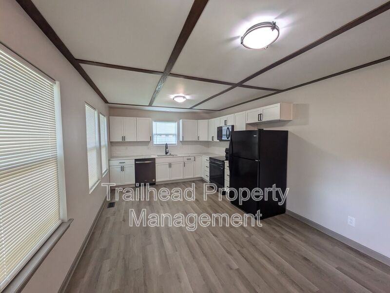 1002 Sw Hereford Dr - Photo 6 of 34