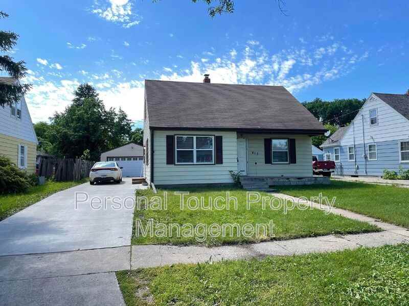 413 22nd St S - Photo 2 of 5