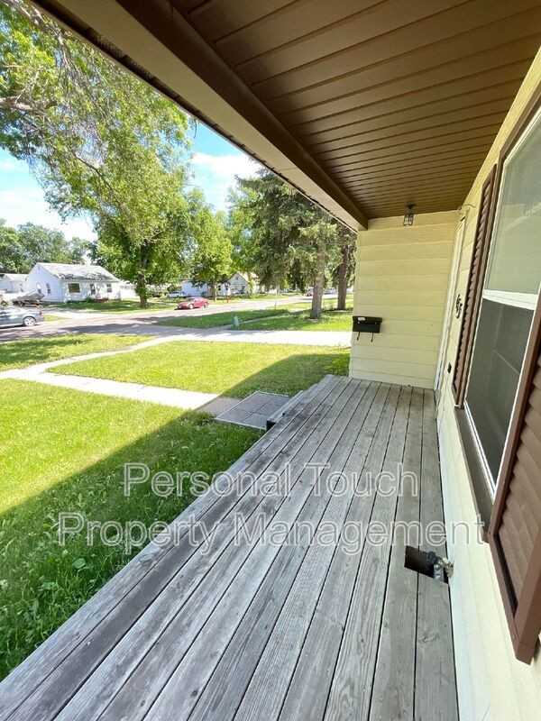 413 22nd St S - Photo 3 of 5