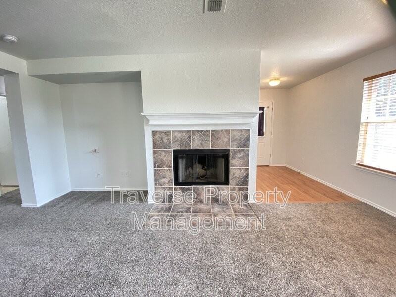 8016 Meadow View Trl - Photo 7 of 25
