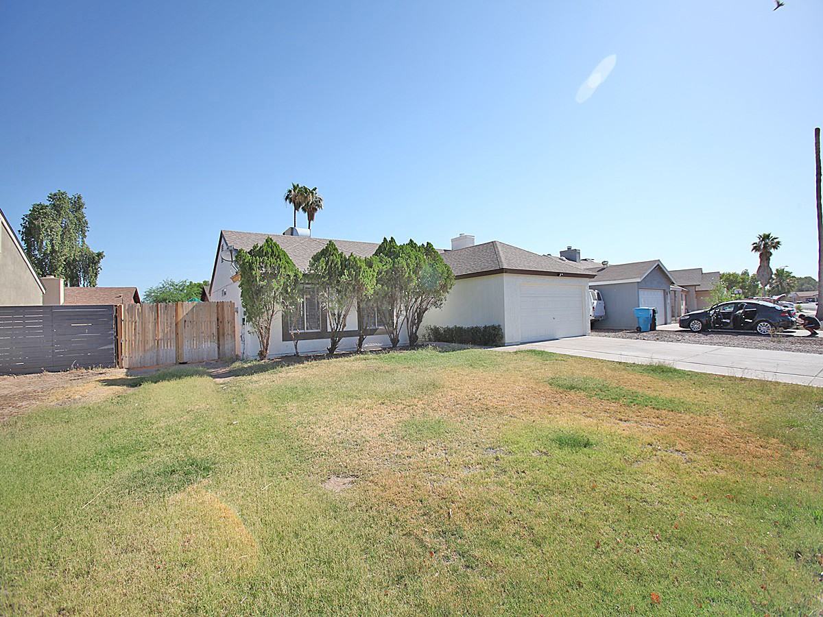 7628 W Hazelwood St - Photo 2 of 15