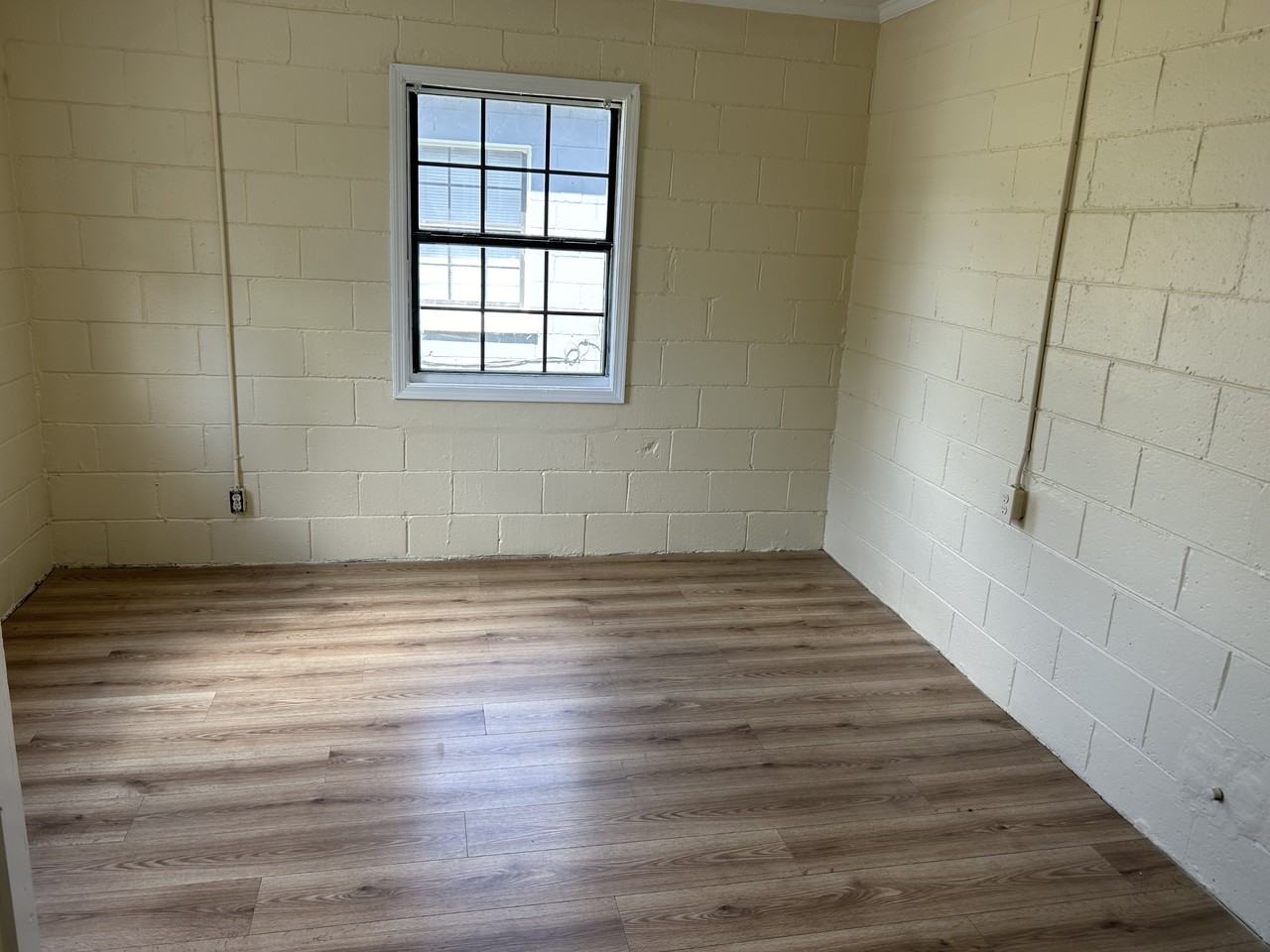 911 Cleveland St - Photo 2 of 9