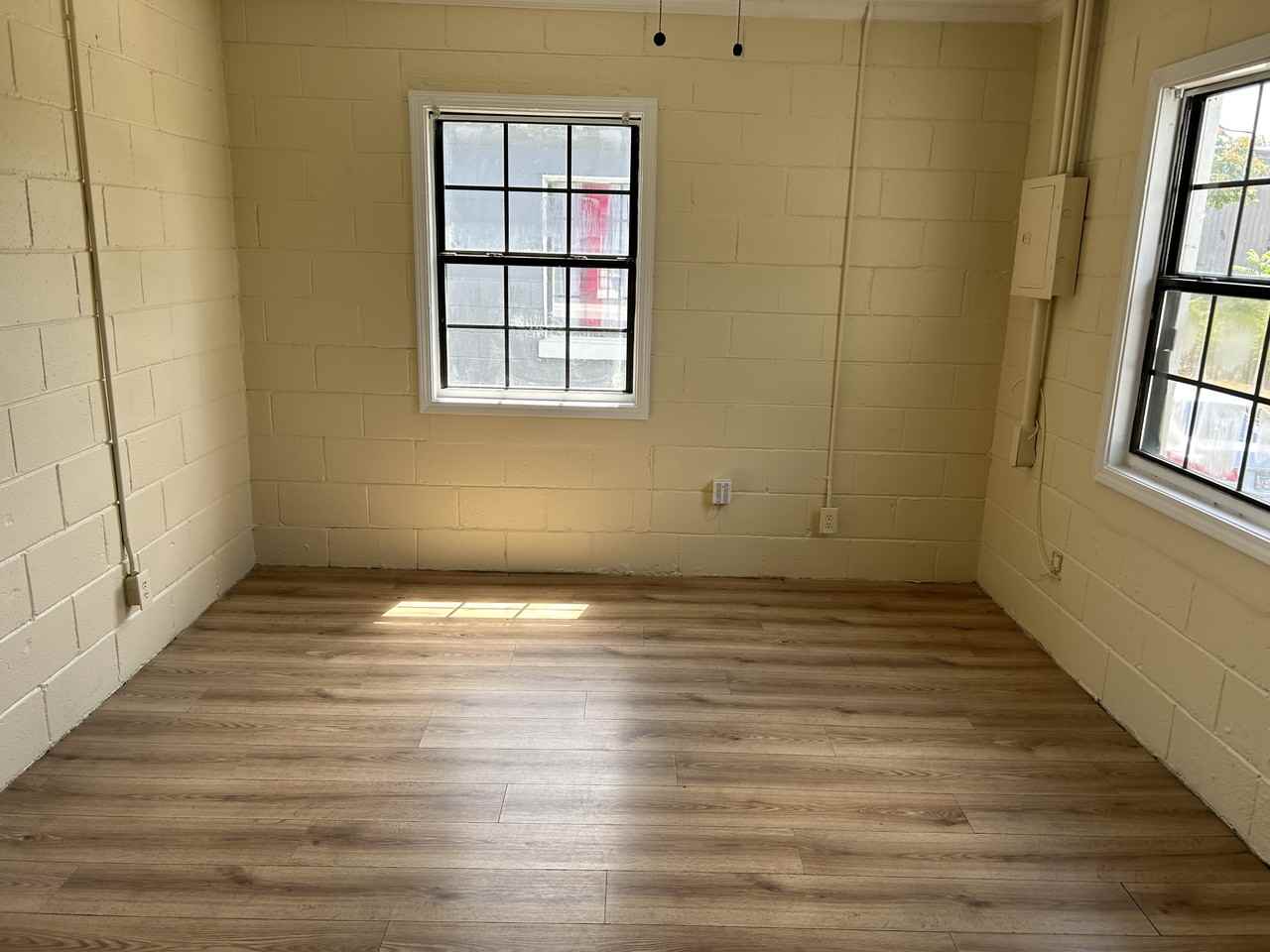 911 Cleveland St - Photo 3 of 9