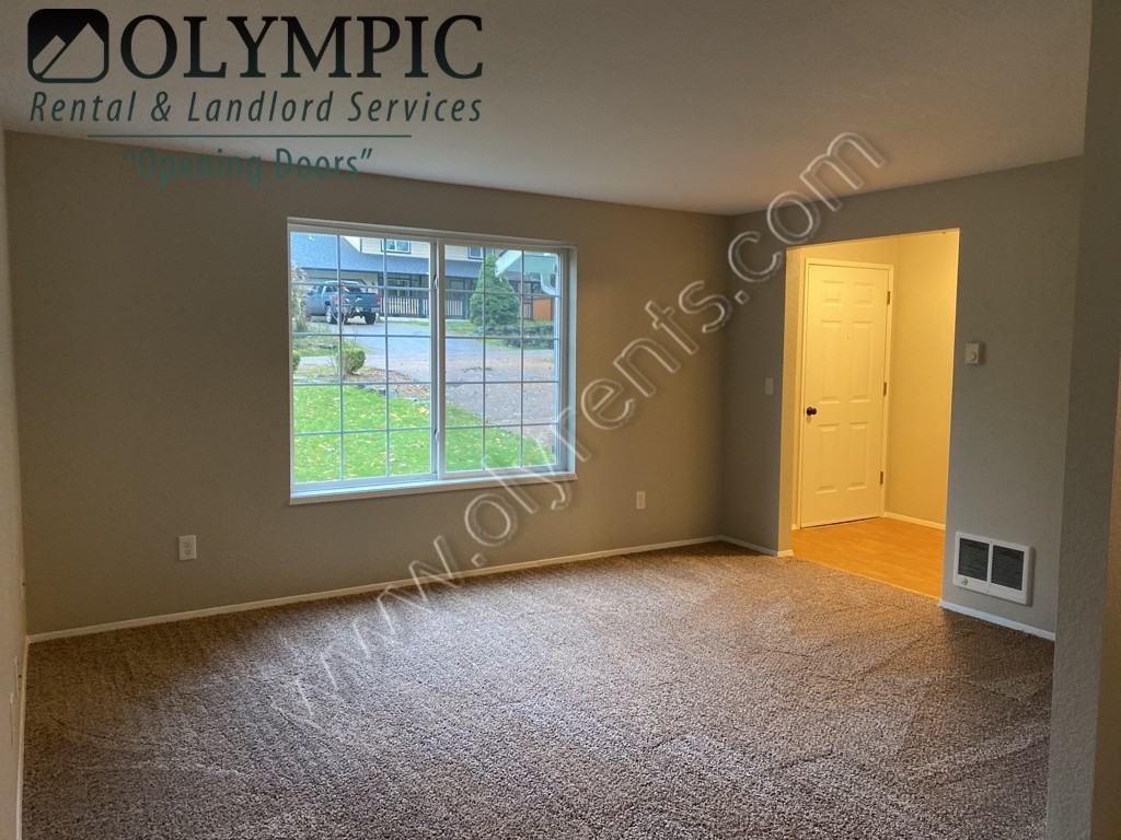 7439 Kittiwake Dr Se - Photo 4 of 14