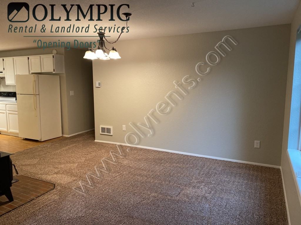 7439 Kittiwake Dr Se - Photo 5 of 14