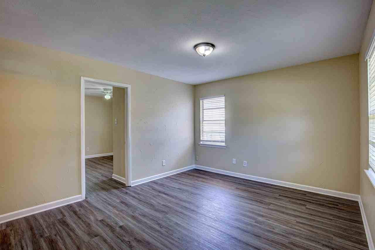 820 Collin Dr - Photo 4 of 20