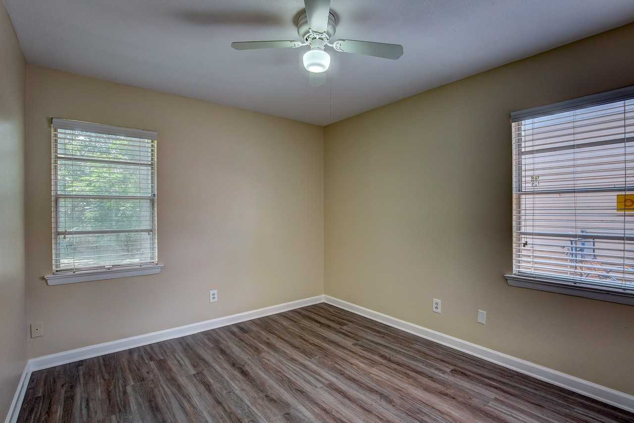 820 Collin Dr - Photo 6 of 20