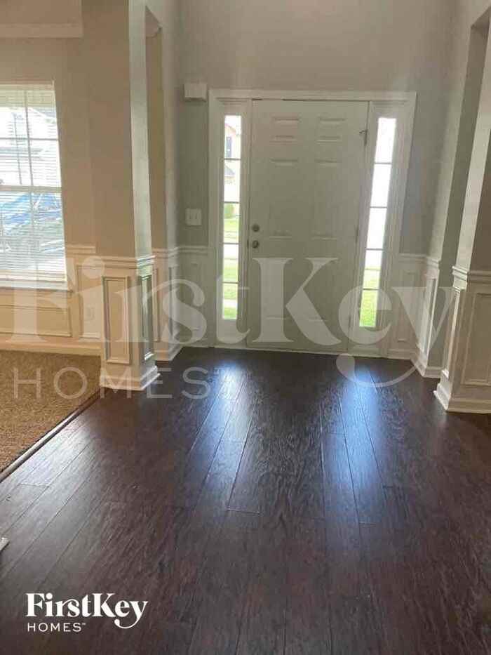 1119 Oak Hollow Ct - Photo 2 of 10