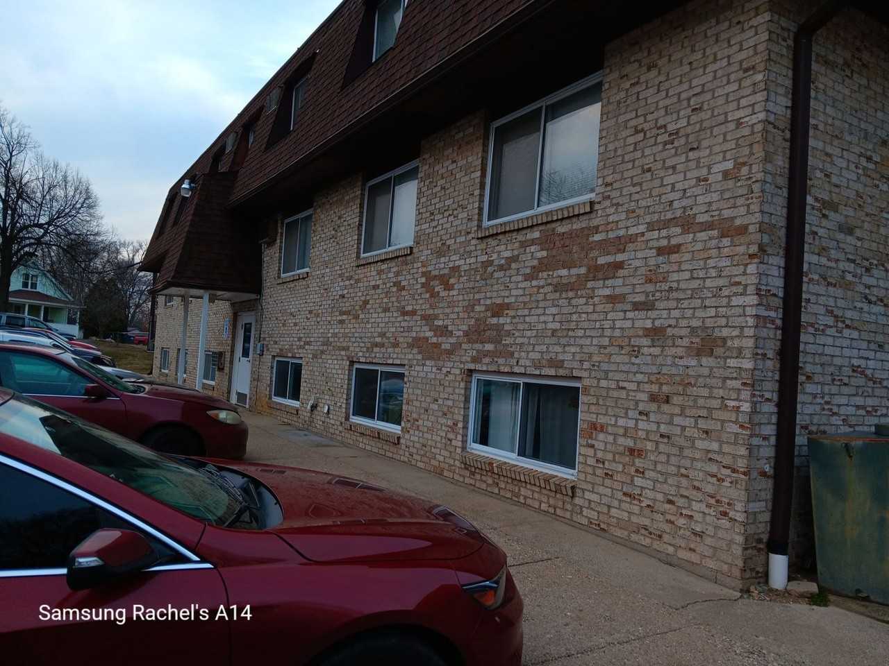 Georgian Apartments (Galesburg Apartments LLC) - Photo 2 of 5