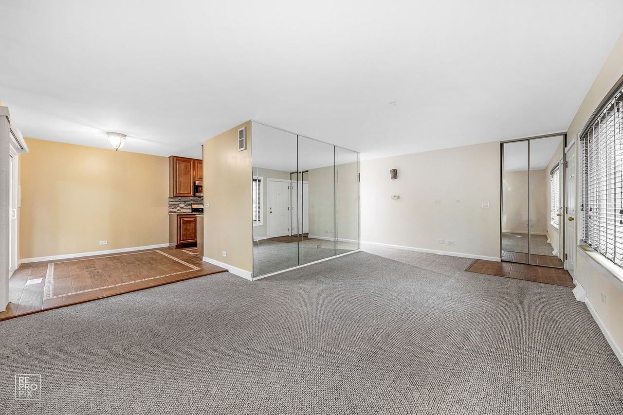 636 Forum Drive - Photo 3 of 10