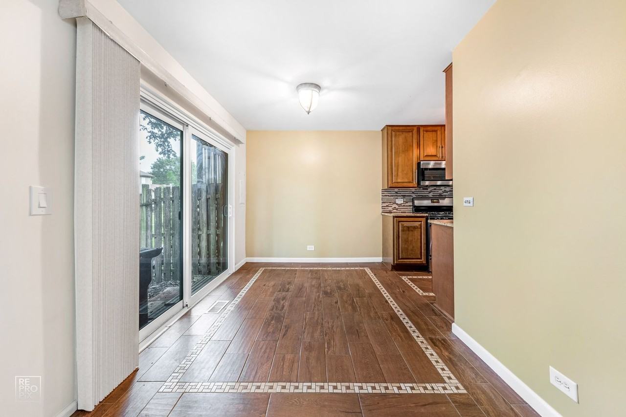 636 Forum Drive - Photo 4 of 10