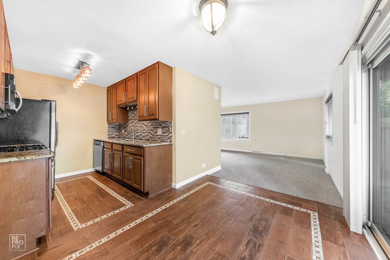 636 Forum Drive - Photo 5 of 10