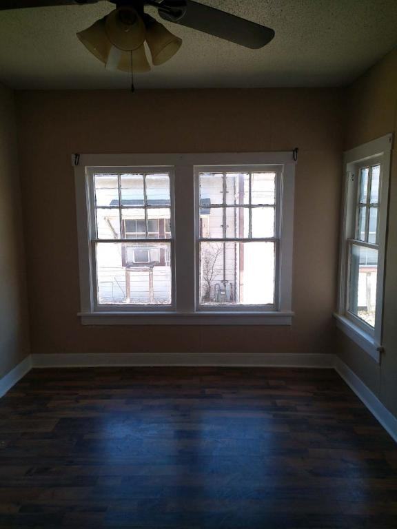 1606 Collins Ave - Photo 2 of 9