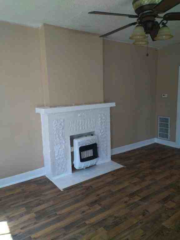 1606 Collins Ave - Photo 3 of 9