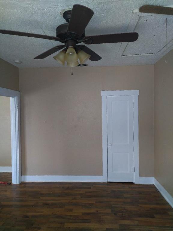 1606 Collins Ave - Photo 5 of 9