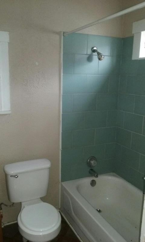1606 Collins Ave - Photo 6 of 9