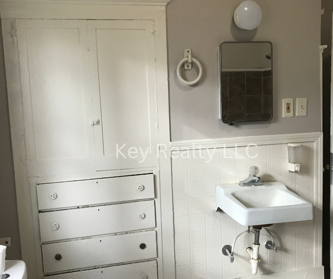 2402 Lee Street - Photo 7 of 7