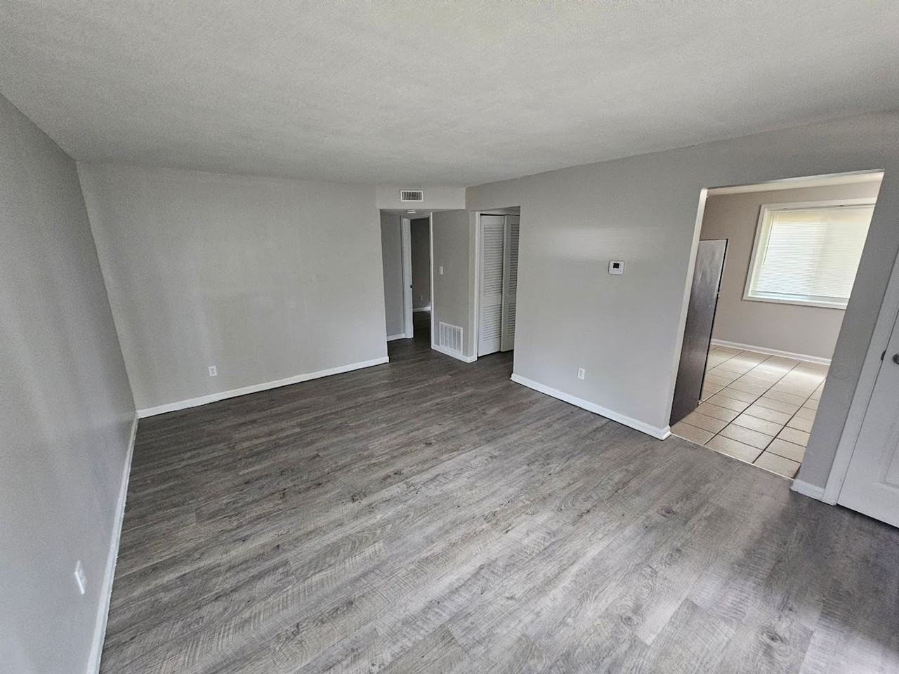 West KC 10-PLEX - Photo 2 of 9