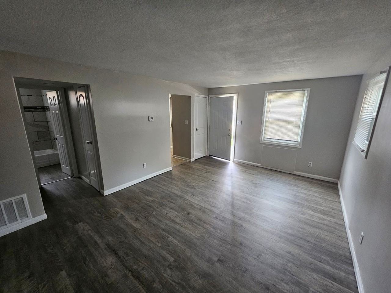 West KC 10-PLEX - Photo 3 of 9