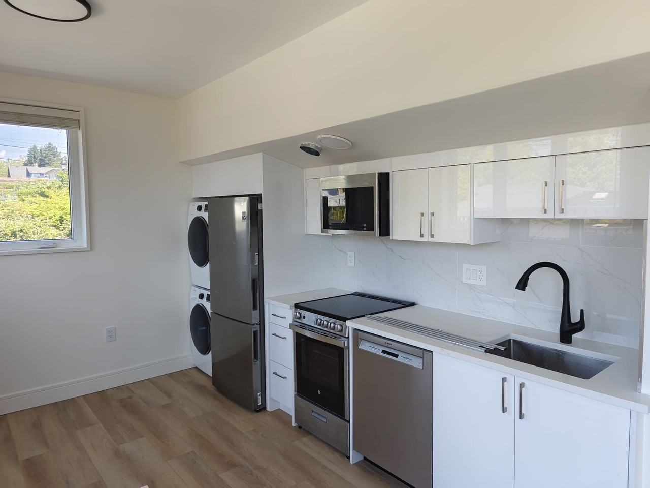 7395 Laburnum Street - Photo 3 of 8